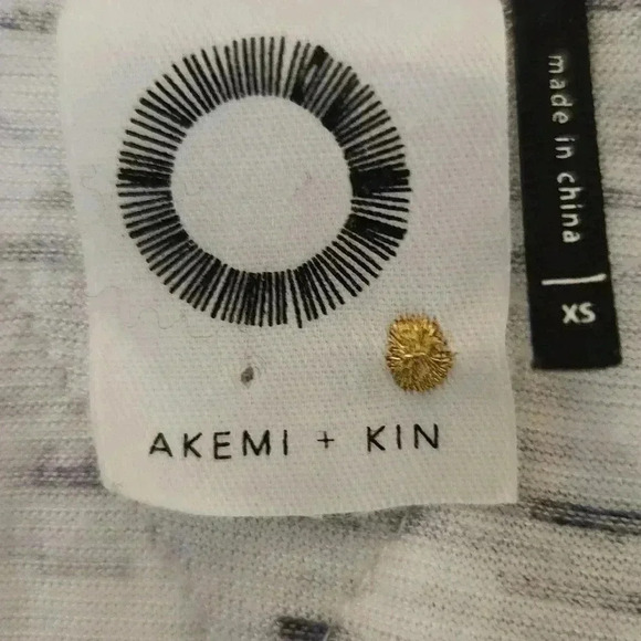 Anthropologie Akemi + Kin Surplice Faux Wrap  Knit Top Blouse XS - Picture 3 of 4